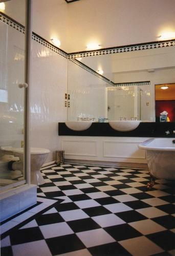 Wellesley Boutique Hotel