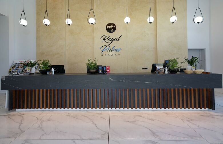 Hotel Regal Palms Resort