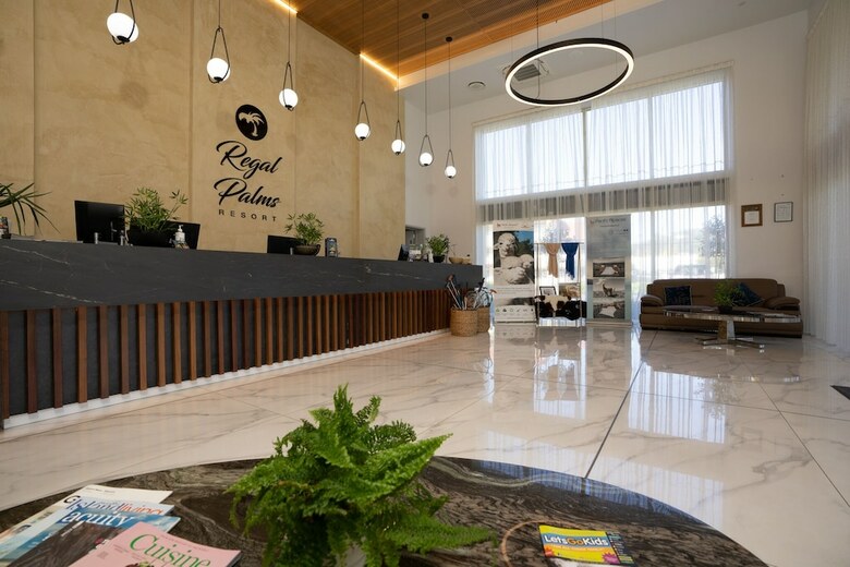 Hotel Regal Palms Resort
