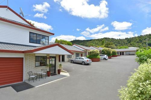 Motel Bk's Pohutukawa Lodge