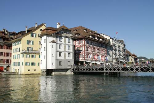Hostal Roesli Guest House