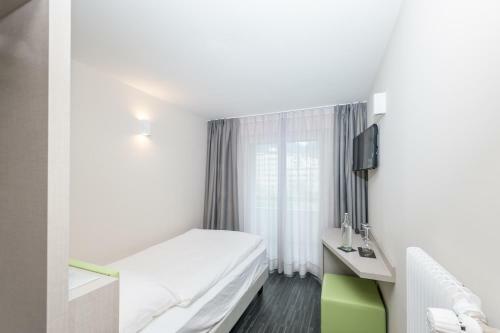 Adhhoc Hotel