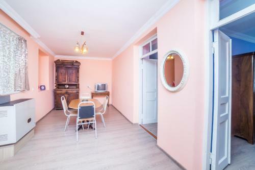 Hostal Nukri Guest House