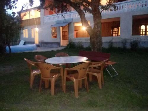 Hostal Guesthouse Aisi