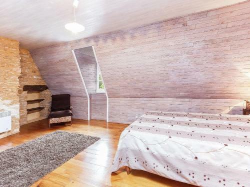 Cozy Holiday Home In Besse With Swimming Pool