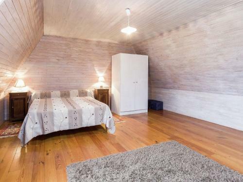 Cozy Holiday Home In Besse With Swimming Pool