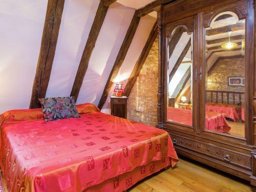 Cozy Holiday Home In Besse With Swimming Pool