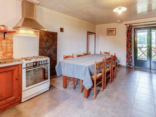 Cozy Holiday Home In Besse With Swimming Pool