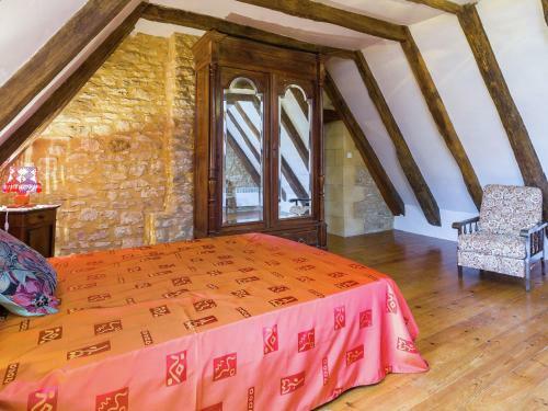 Cozy Holiday Home In Besse With Swimming Pool