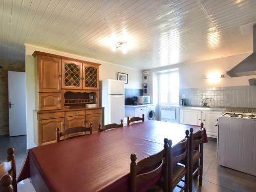 Cozy Holiday Home In Besse With Swimming Pool