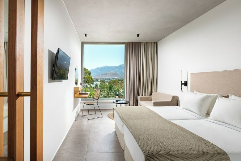 Hotel Caravia Beach