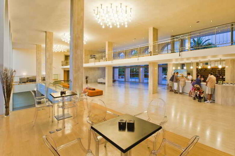 Hotel Caravia Beach