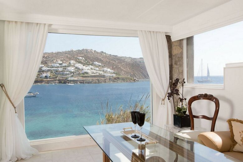 Kivotos Clubhotel