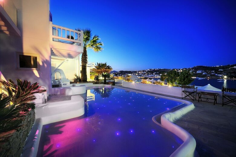 Kivotos Clubhotel