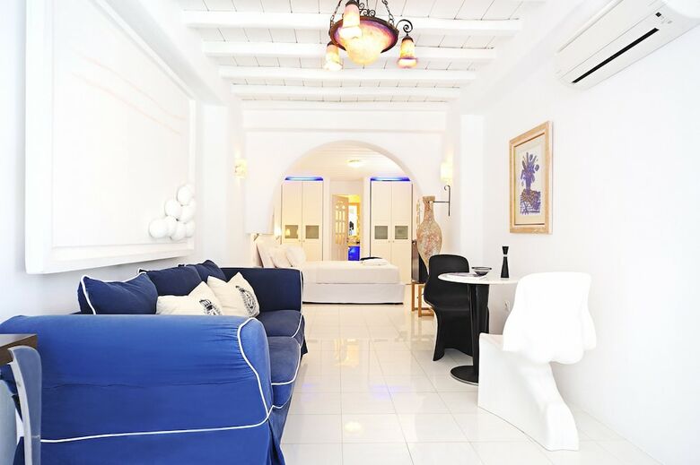 Kivotos Clubhotel