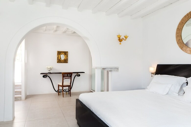 Kivotos Clubhotel