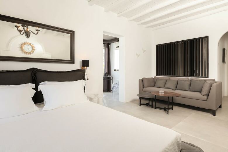 Kivotos Clubhotel