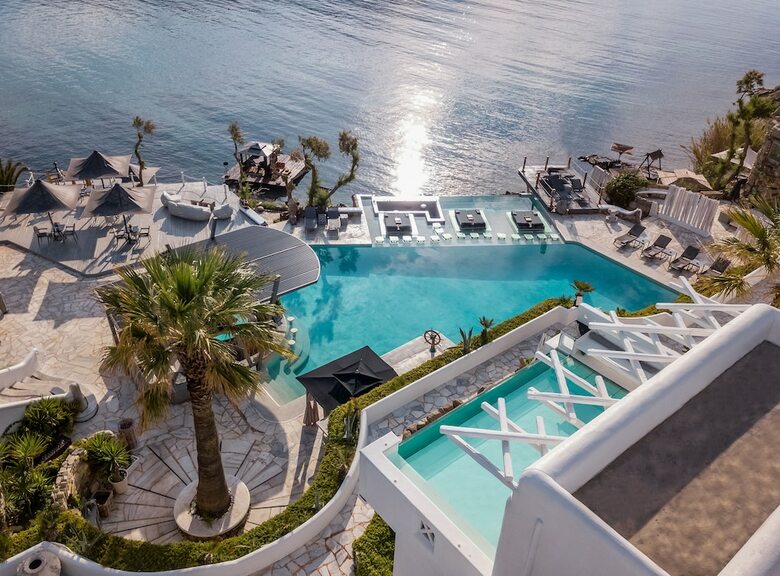 Kivotos Clubhotel