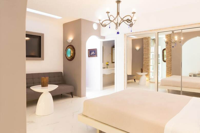Kivotos Clubhotel