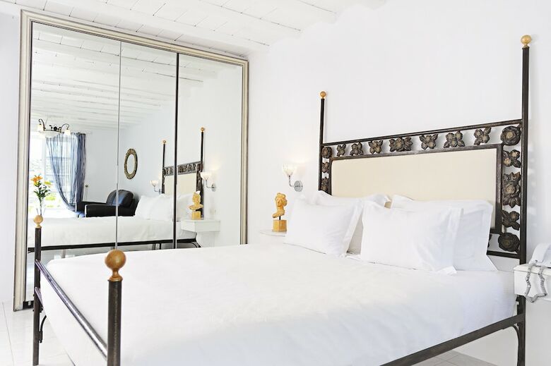 Kivotos Clubhotel