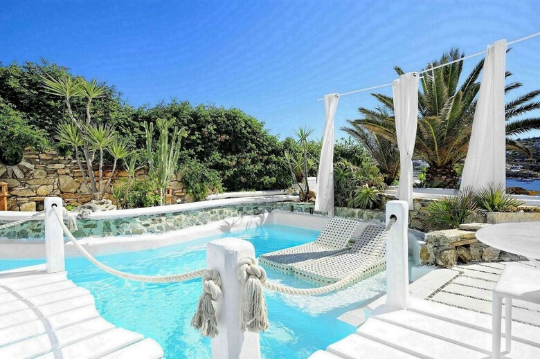 Kivotos Clubhotel