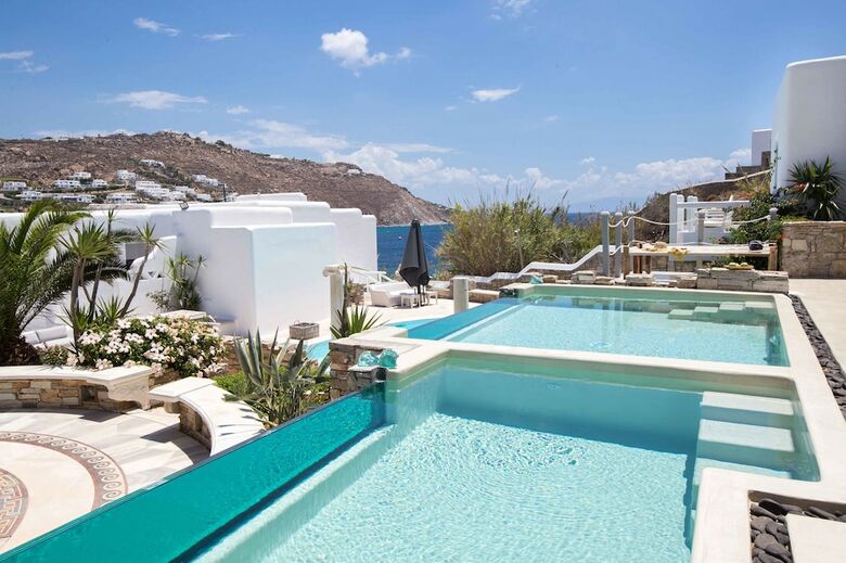 Kivotos Clubhotel