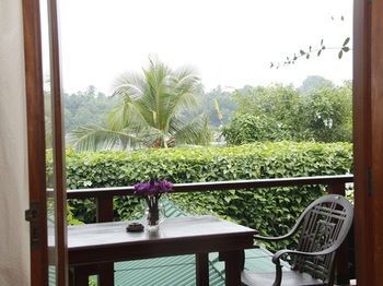 Thumbelina Apartments & Hotel