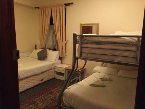 Hostal Fortuna House Hotel