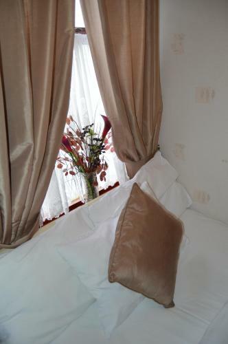 Hostal Fortuna House Hotel