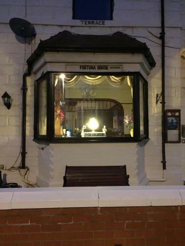 Hostal Fortuna House Hotel