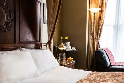 Bed & Breakfast Paskins Town House