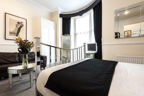 Bed & Breakfast Paskins Town House
