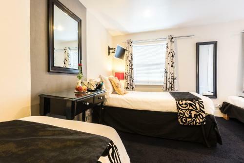 Bed & Breakfast Paskins Town House