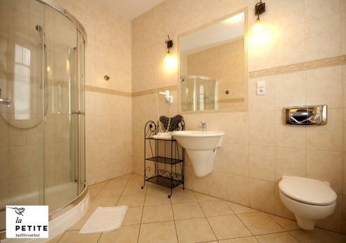 Hostal La Petite B&B