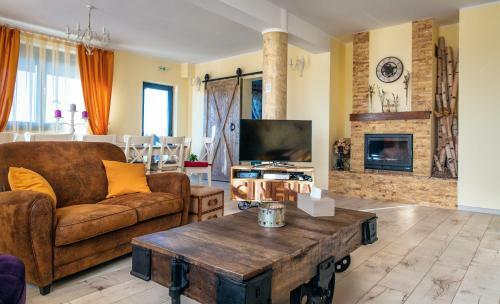 Hostal Pensiunea Agroturistica Floare De Camp