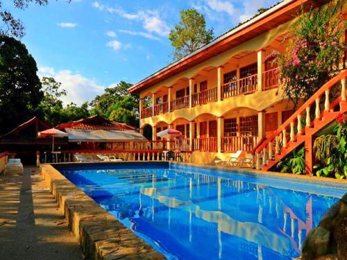 Hotel Tres Banderas