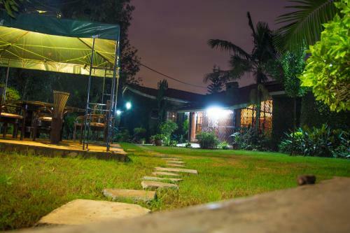 Hotel Bush House & Camp