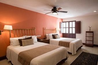 Los Abolengos, Grand Class Casona Hotel