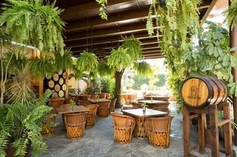 Los Abolengos, Grand Class Casona Hotel