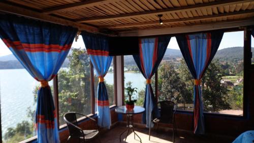 Hotel Caba�as Zirahu�n Cuin