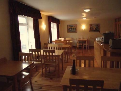 Hostal Bank House Guesthouse