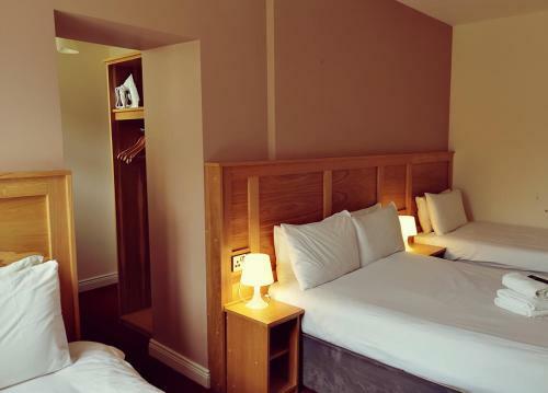 Hostal Bank House Guesthouse