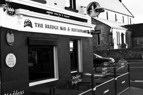 Bed & Breakfast Maddens Bridge Bar, Restaurant & Guesthouse