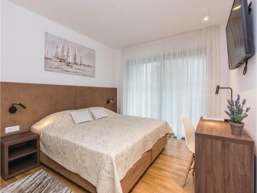 Five-bedroom Holiday Home In Biograd