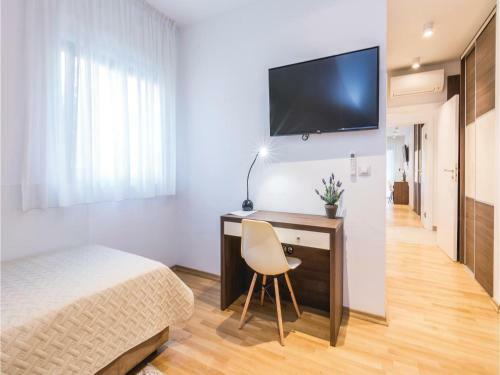 Five-bedroom Holiday Home In Biograd