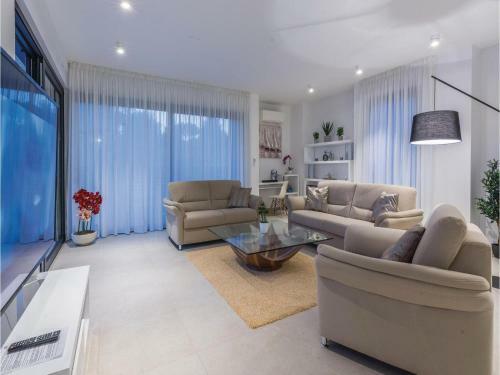Five-bedroom Holiday Home In Biograd