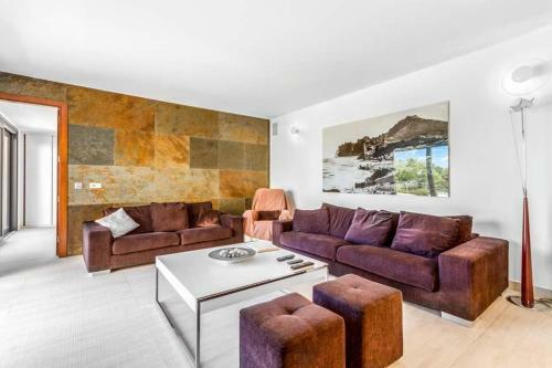Cala San Vicente Villa Sleeps 8 Pool Air Con Wifi