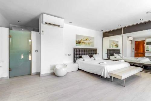 Cala San Vicente Villa Sleeps 8 Pool Air Con Wifi