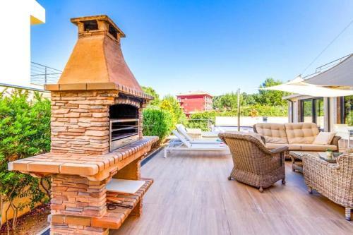 Cala San Vicente Villa Sleeps 8 Pool Air Con Wifi