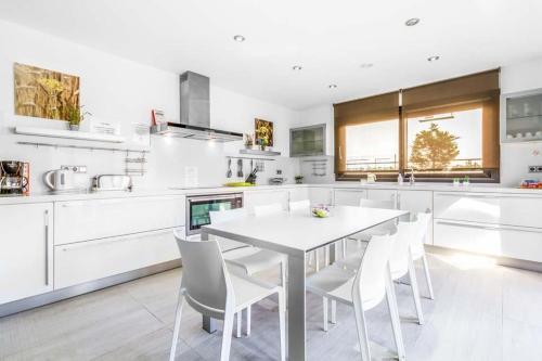 Cala San Vicente Villa Sleeps 8 Pool Air Con Wifi